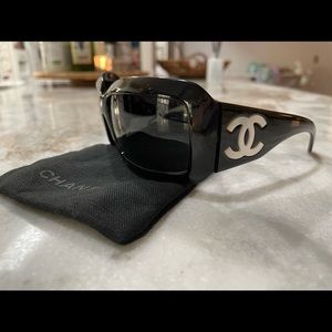 CHANEL black sunglasses with soft case